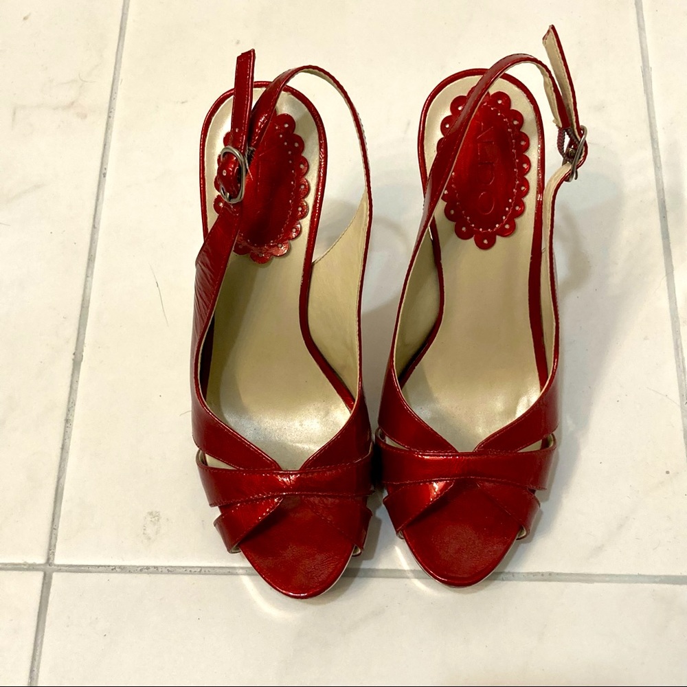 Aldo - Vintage red patent leather peep toe, sling back size 6B US 37EUR